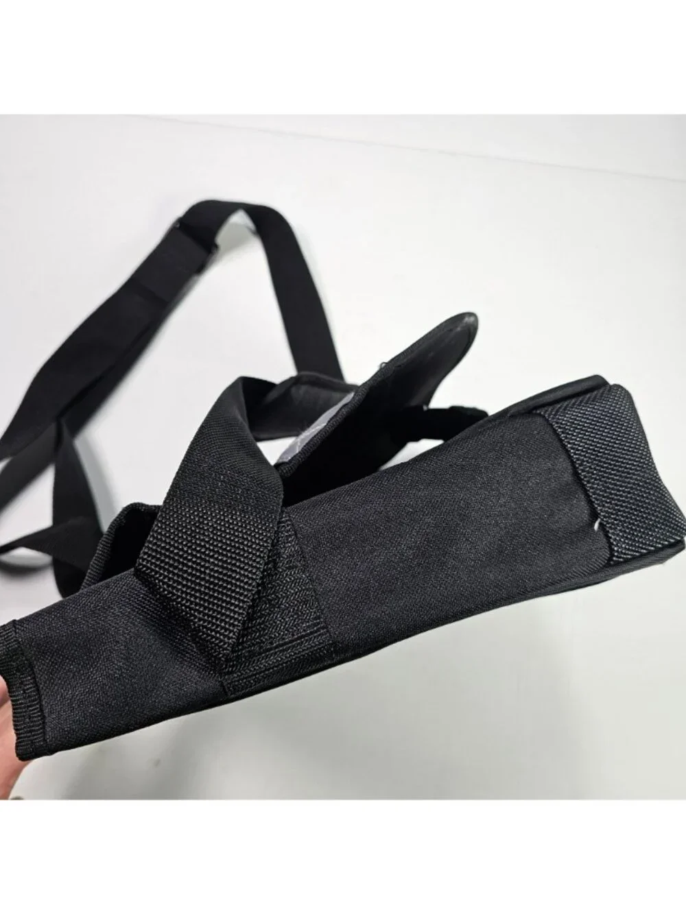 Targus Quilted Black & Gray Tablet Messenger Bag With Adjustable Strap 10x9x3